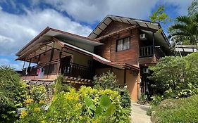 Novie'S Tourist Inn